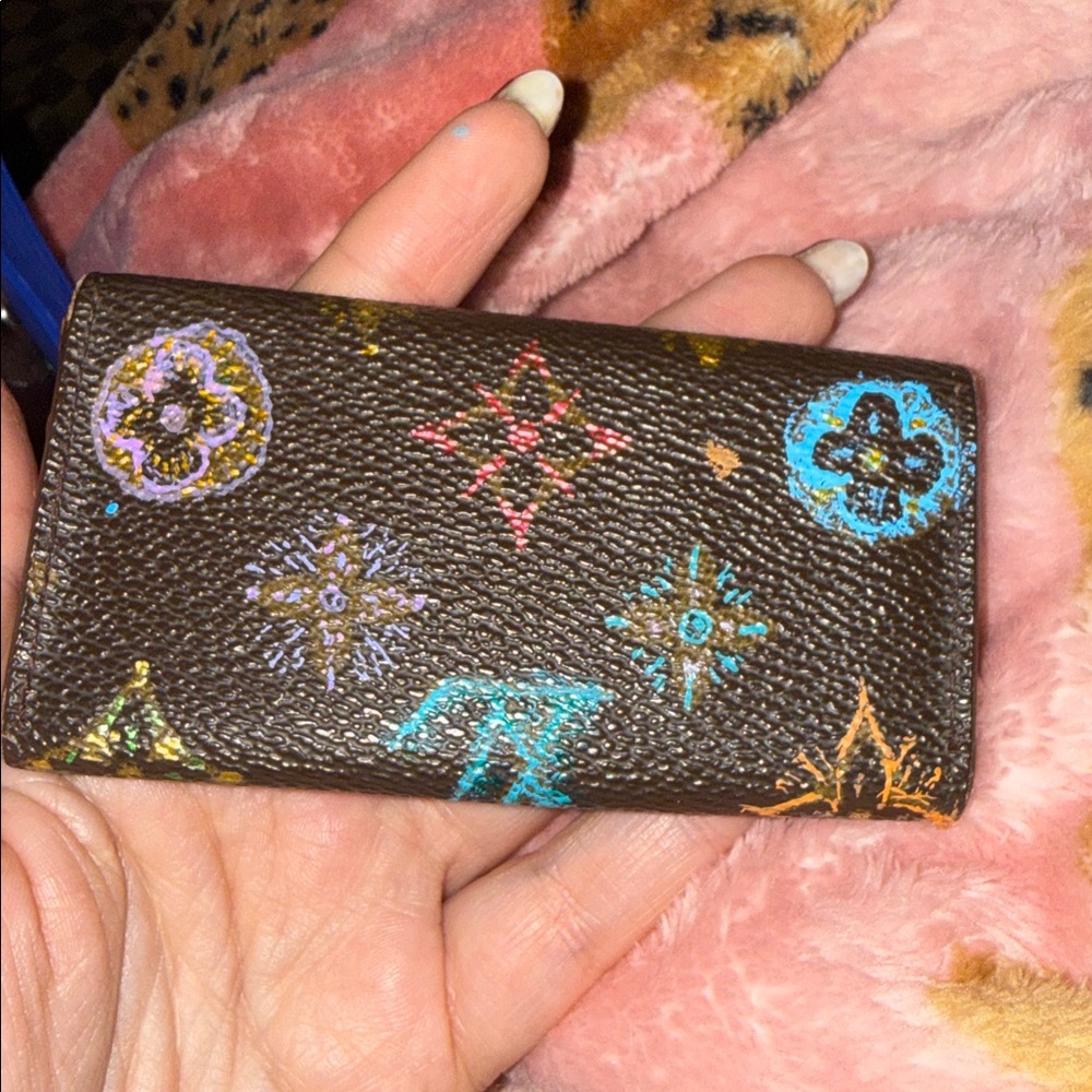 Authentic custom painted Louis Vuitton key ring holder - Picture 2 of 6